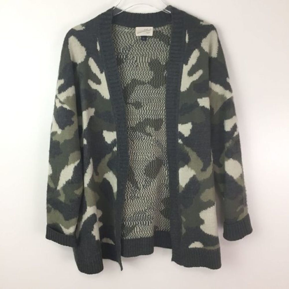 ✨ Universal Thread Open Front Camouflage Cardigan✨ - Picture 2 of 7